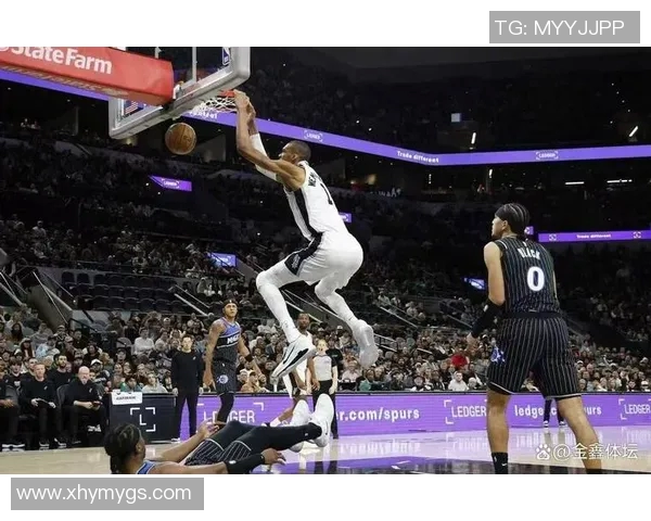 文班亚马首场比赛表现惊艳五次盖帽并成功隔扣字母哥引发广泛热议